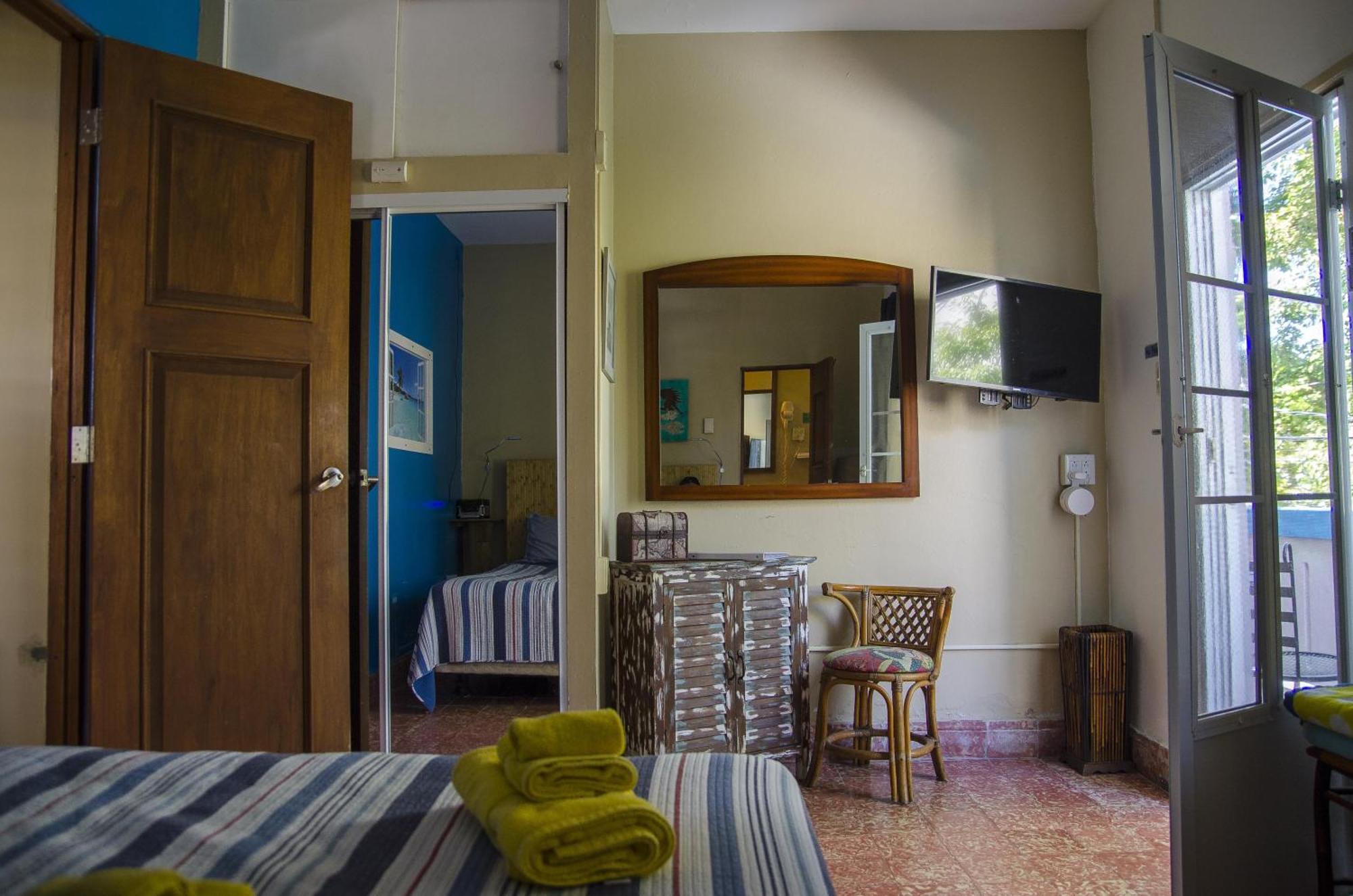 Tropical 2 Bedroom Spacious Next To Pool (adults Only) *
